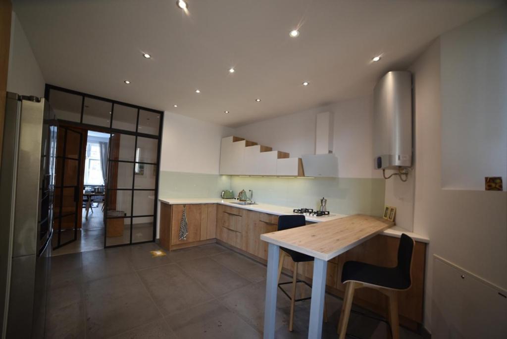 Designer Apartment 110M2 With King Size Beds & Equipped Kitchen Krakow Luaran gambar